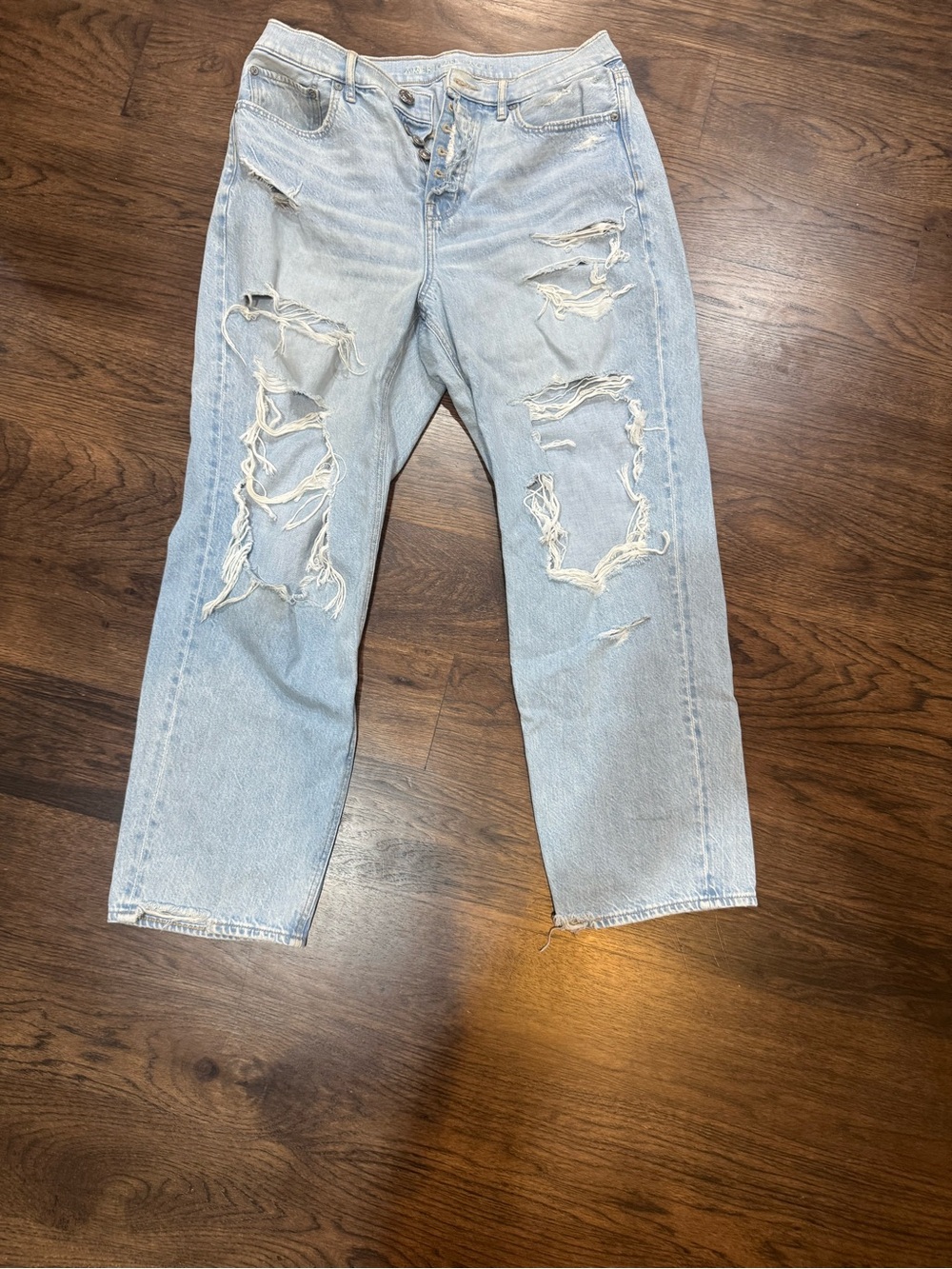 American Eagle Outfitters Light Blue Distressed Relaxed Jeans